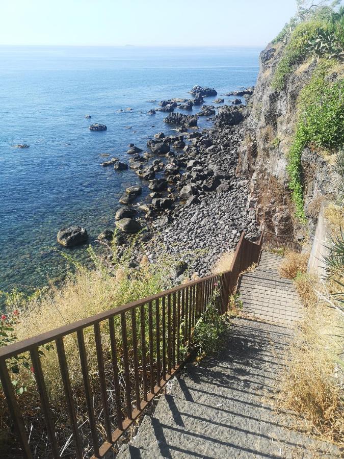 Locanda Popolare Aci Castello Exteriör bild