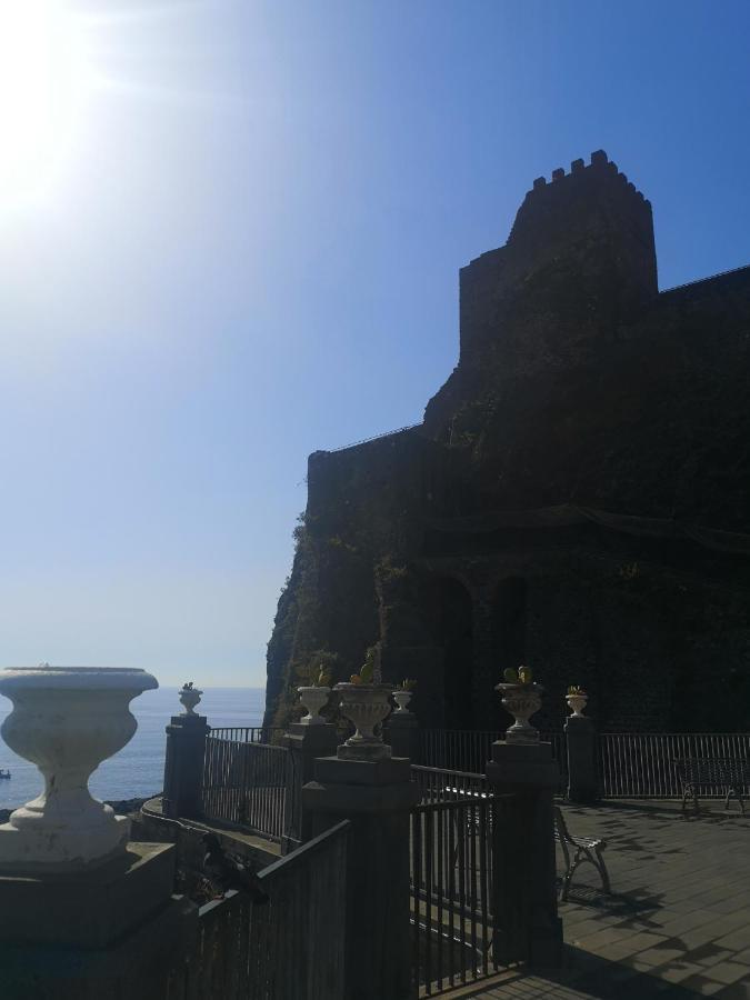 Locanda Popolare Aci Castello Exteriör bild